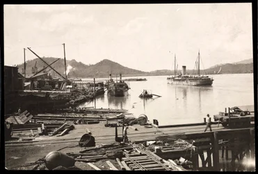 Blick auf den Pier und das Schiff im Hafen von Balboa, Panama, dem Pazifikeingang zum Kanal, 1912 oder 1913